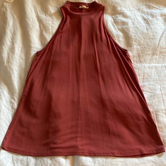 Red high neck tank - Picture 1 of 3